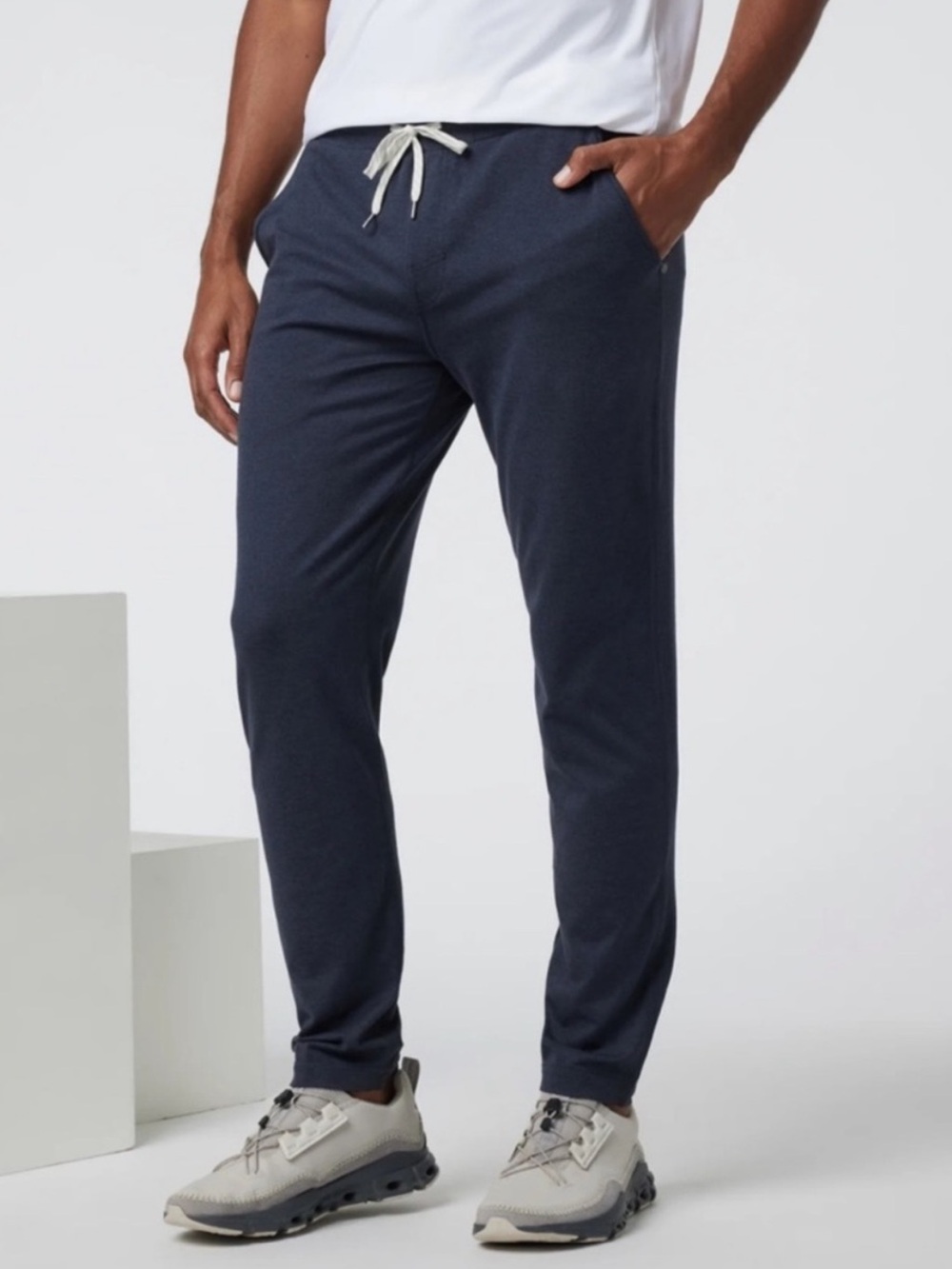 Vuori Ponto Performance Jogger 30”L Men’s Size Small In Navy Blue Heather